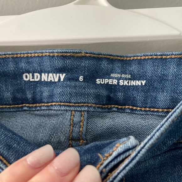 Old Navy Skinny Jeans - Picture 2 of 3